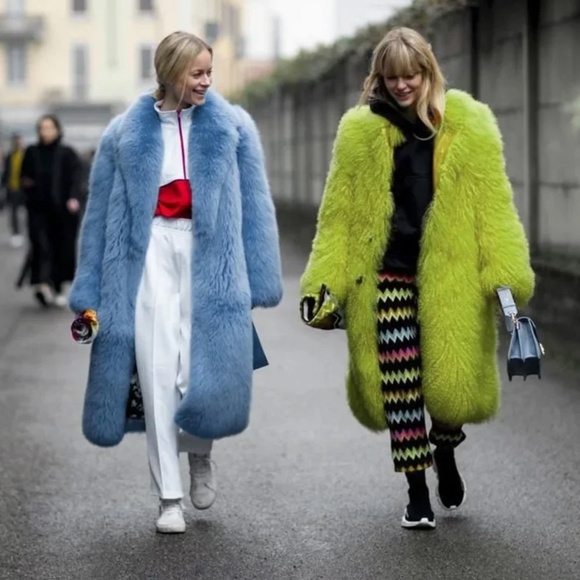 Beyond Fur Overcoat - Picture 4 of 4